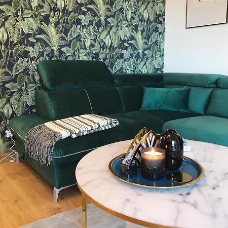 Zielony apartament z widokiem na jezioro Złotów Zewnętrze zdjęcie