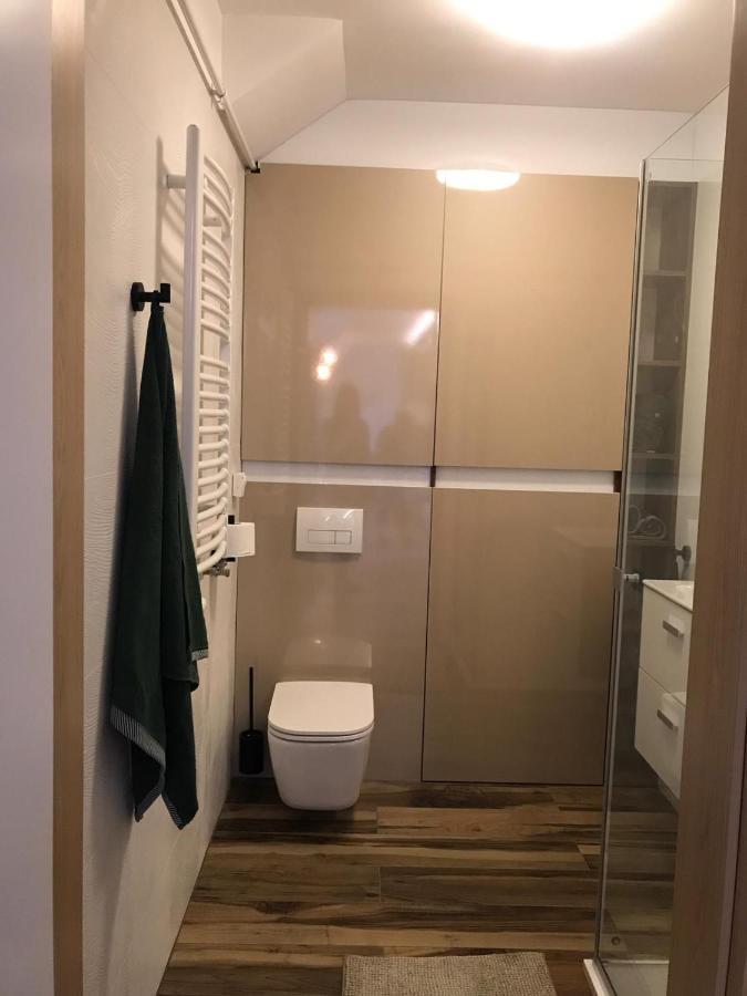 Zielony apartament z widokiem na jezioro Złotów Zewnętrze zdjęcie