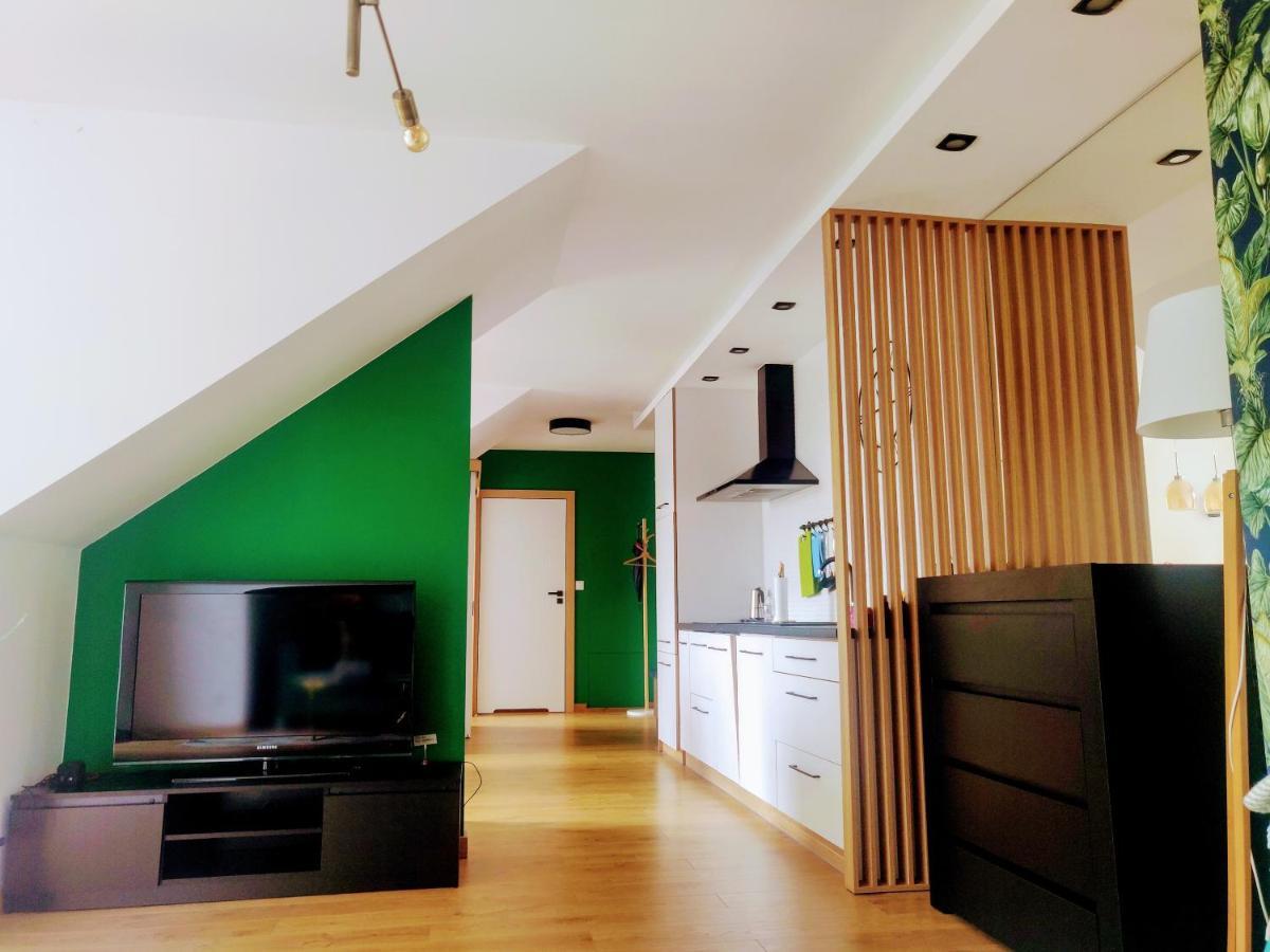Zielony apartament z widokiem na jezioro Złotów Zewnętrze zdjęcie
