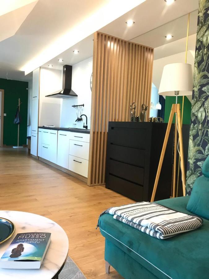 Zielony apartament z widokiem na jezioro Złotów Zewnętrze zdjęcie