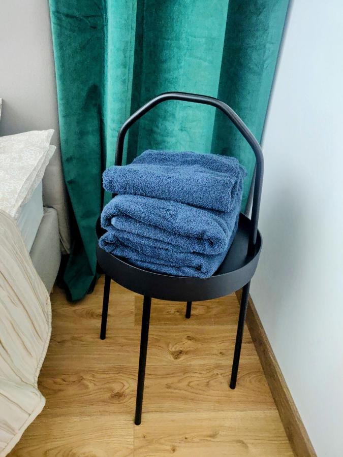 Zielony apartament z widokiem na jezioro Złotów Zewnętrze zdjęcie